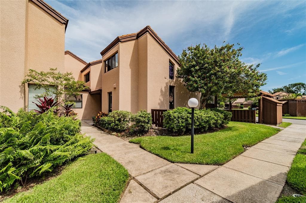 1311 PELICAN CREEK CROSSING UNIT 1311 ST PETERSBURG, FL 33707