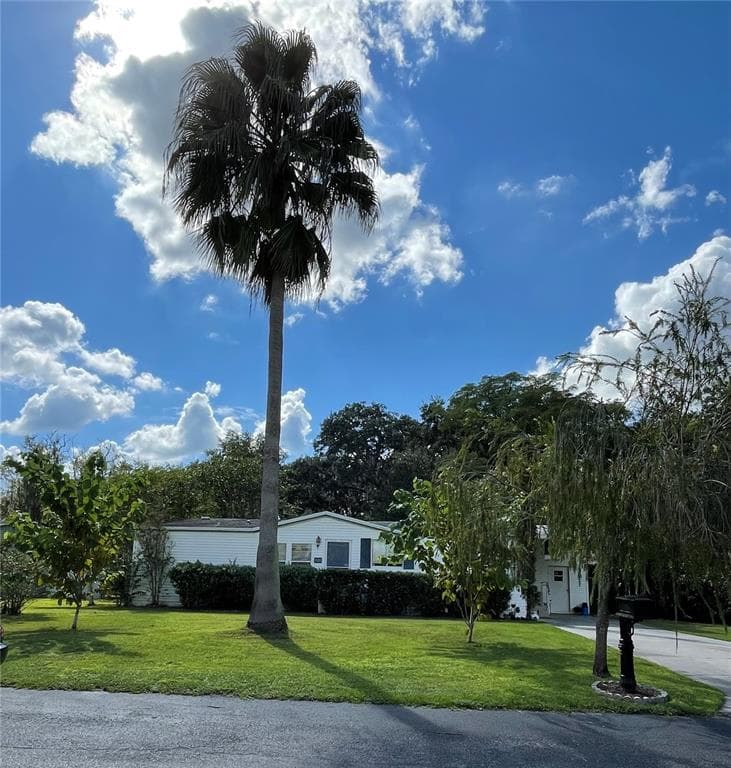 9121 WOOD TERRACE DRIVE TAMPA, FL 33637