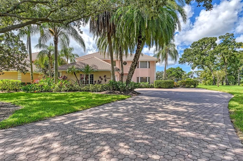 5482 GOLF POINTE DRIVE SARASOTA, FL 34243