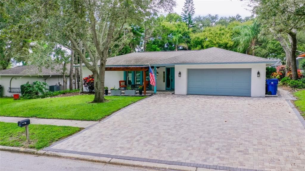 813 HIGHVIEW DRIVE