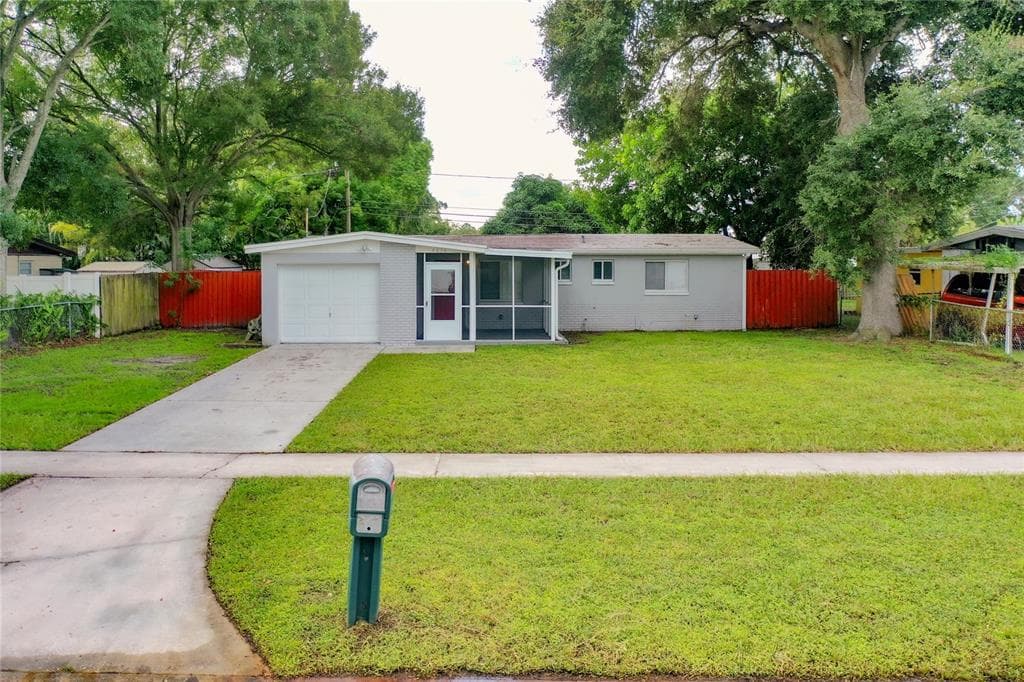 8836 79TH PLACE SEMINOLE, FL 33777