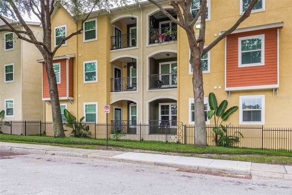 1810 E PALM AVENUE UNIT 7104 TAMPA, FL 33605