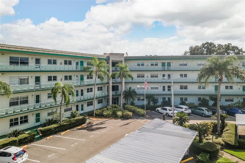 5725 80TH STREET N UNIT 207 ST PETERSBURG, FL 33709