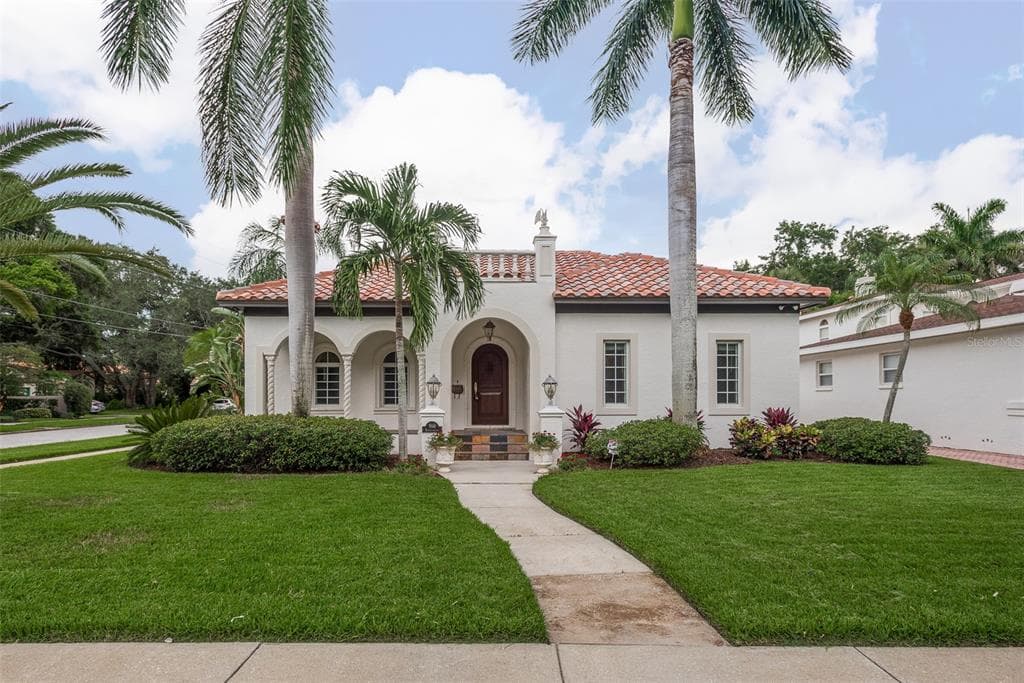 900 BRIGHTWATERS BOULEVARD NE ST PETERSBURG, FL 33704