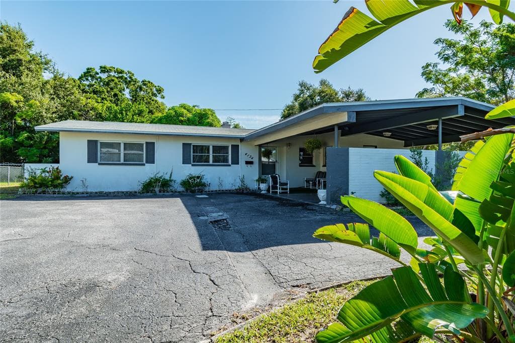 4134 WHITING DRIVE SE ST PETERSBURG, FL 33705
