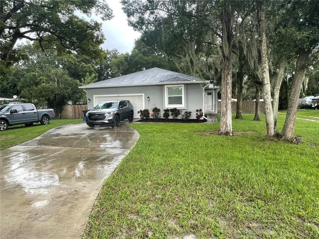 1704 N BARNES STREET PLANT CITY, FL 33563