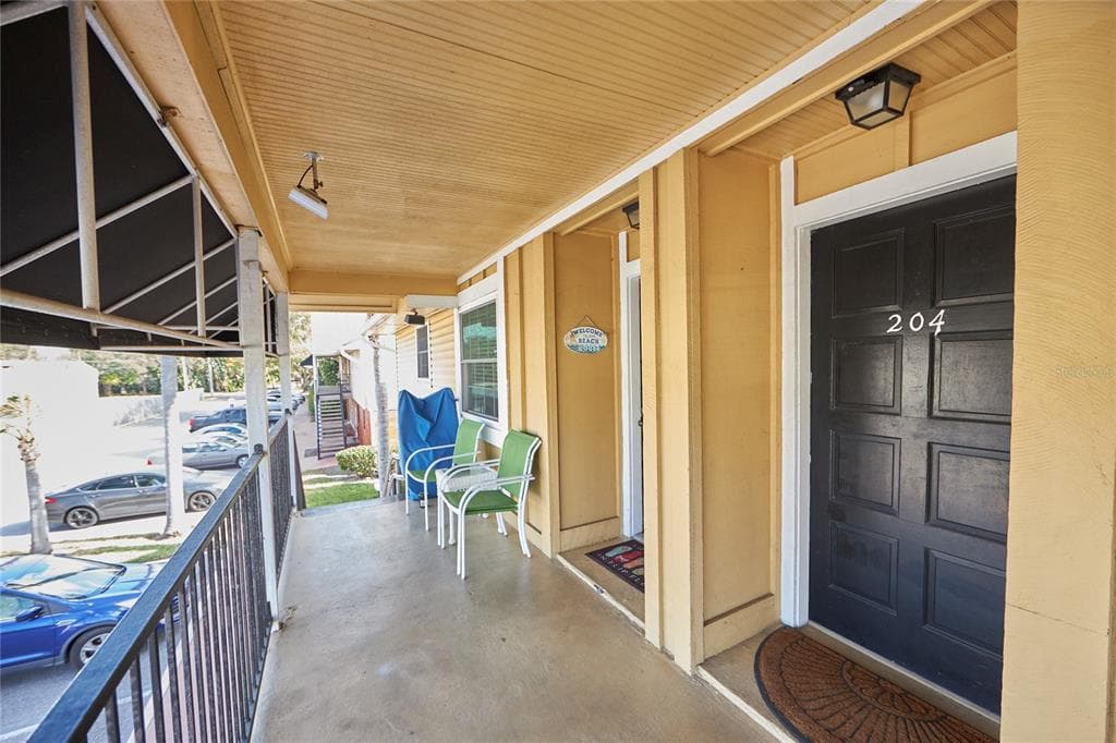 200 COUNTRY CLUB DRIVE UNIT 204 LARGO, FL 33771
