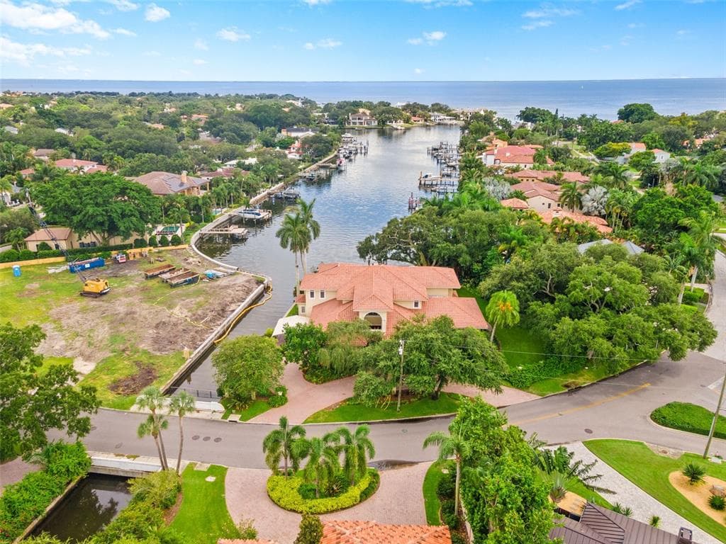 1011 BRIGHTWATERS BOULEVARD NE ST PETERSBURG, FL 33704