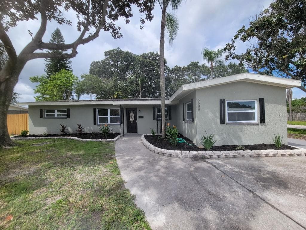 6688 18TH STREET N ST PETERSBURG, FL 33702