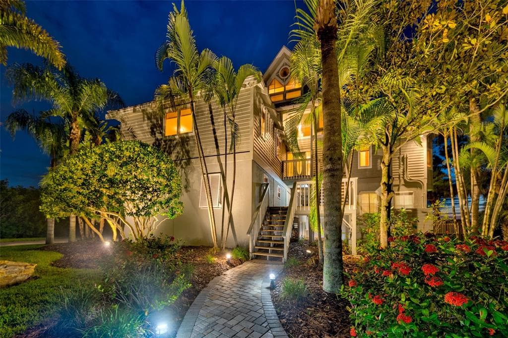 262 S BEACH DRIVE TARPON SPRINGS, FL 34689