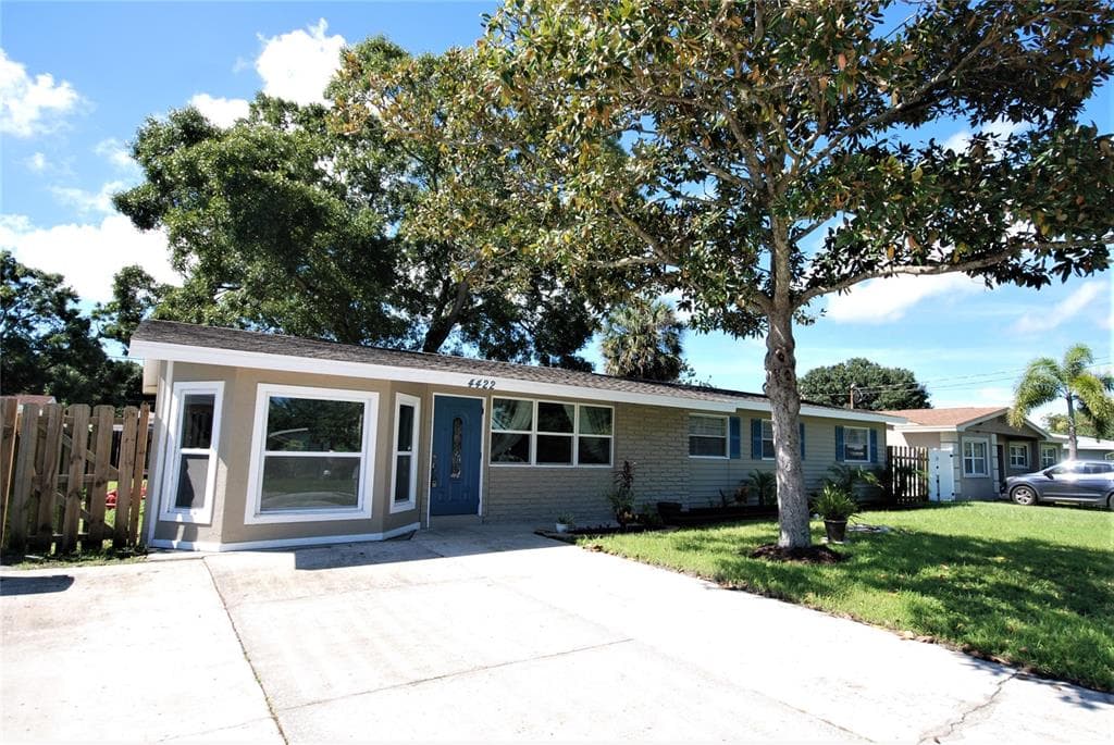 4422 W BAY AVENUE TAMPA, FL 33616