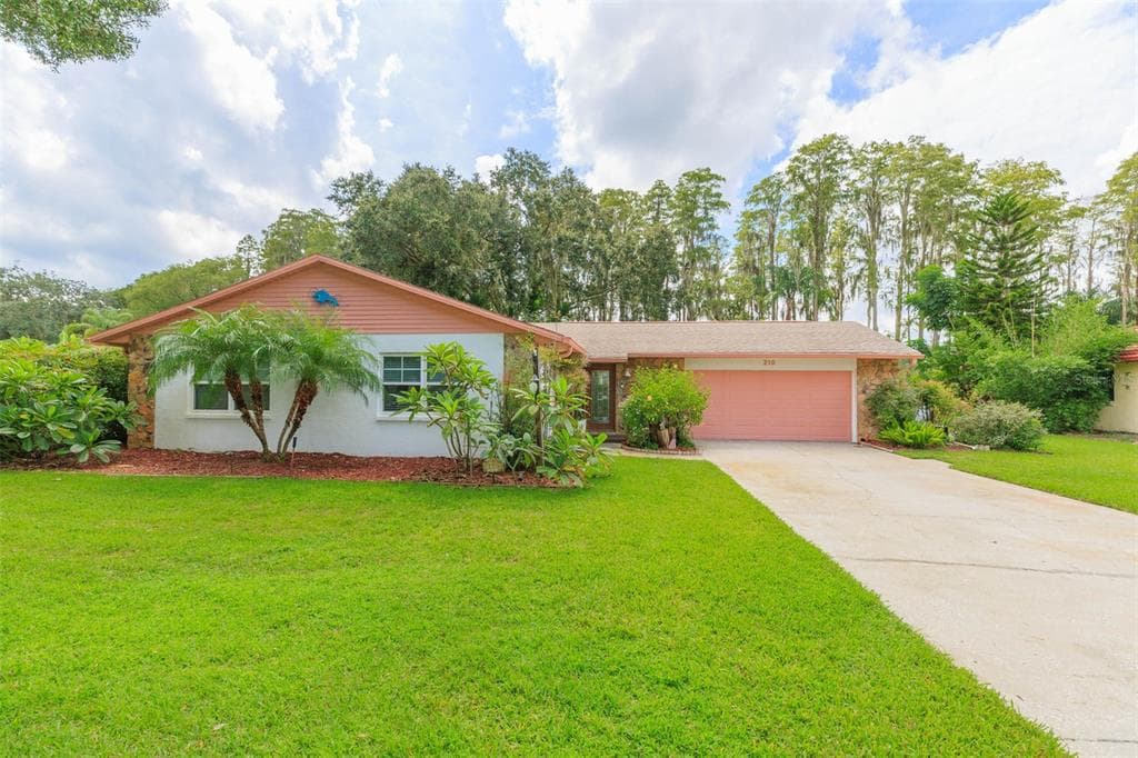 210 LAKE HOBBS ROAD LUTZ, FL 33548