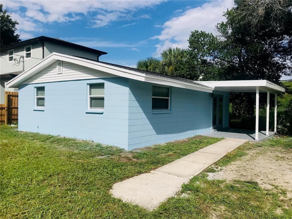 8411 N SEMINOLE AVENUE TAMPA, FL 33604