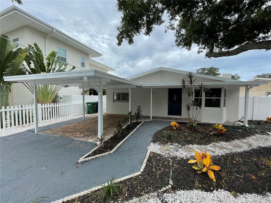 6305 S SELBOURNE AVENUE TAMPA, FL 33611
