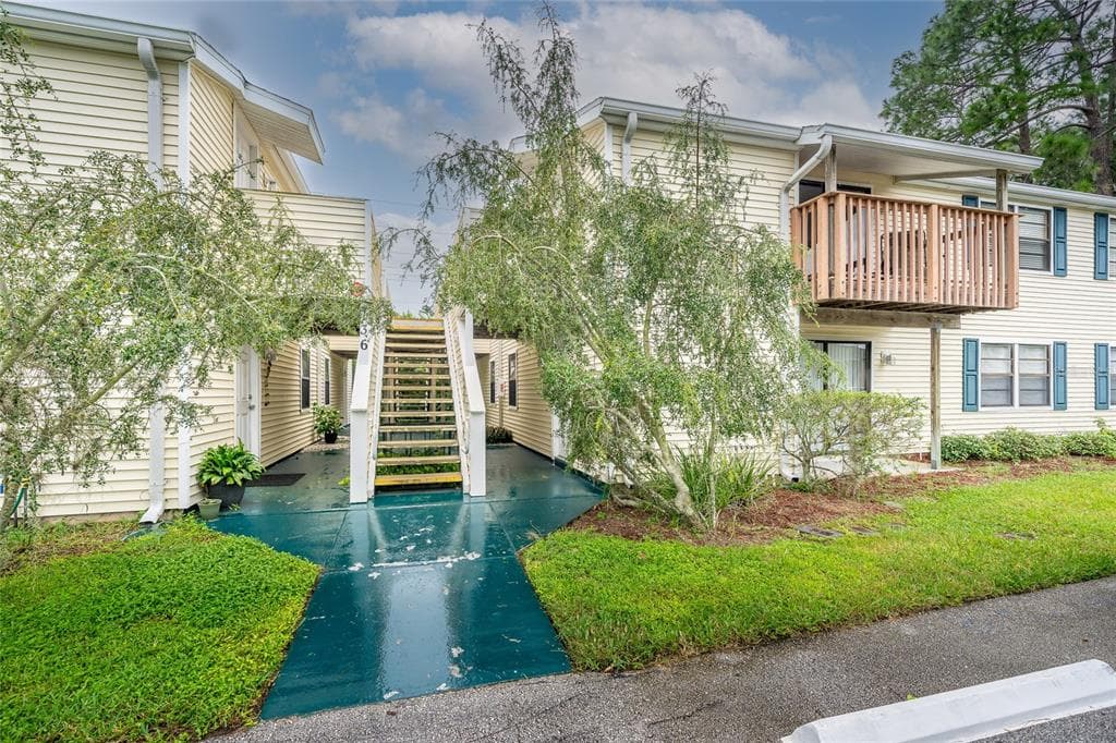 136 SYCAMORE LANE UNIT A OLDSMAR, FL 34677