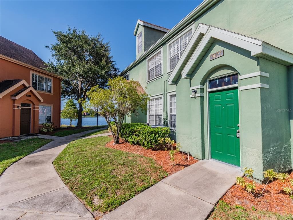 9022 LAKE CHASE ISLAND WAY TAMPA, FL 33626