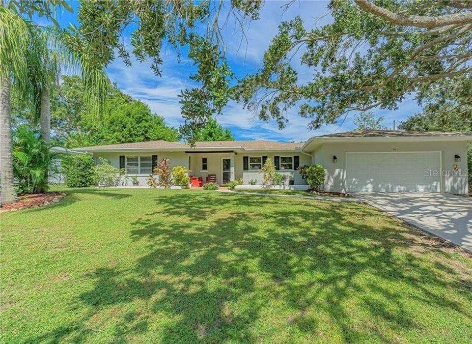 992 HILLWOOD DRIVE DUNEDIN, FL 34698
