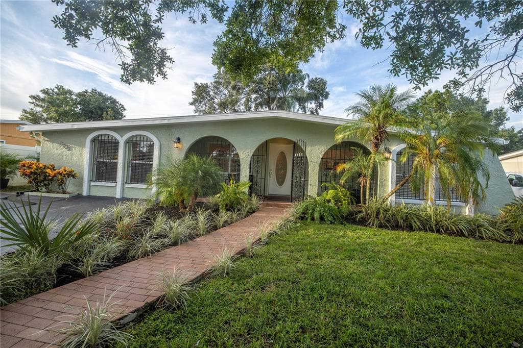 3215 W OSBORNE AVENUE TAMPA, FL 33614