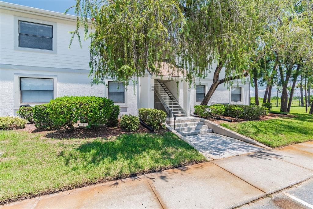 104 MEADOW LANE UNIT 2 OLDSMAR, FL 34677