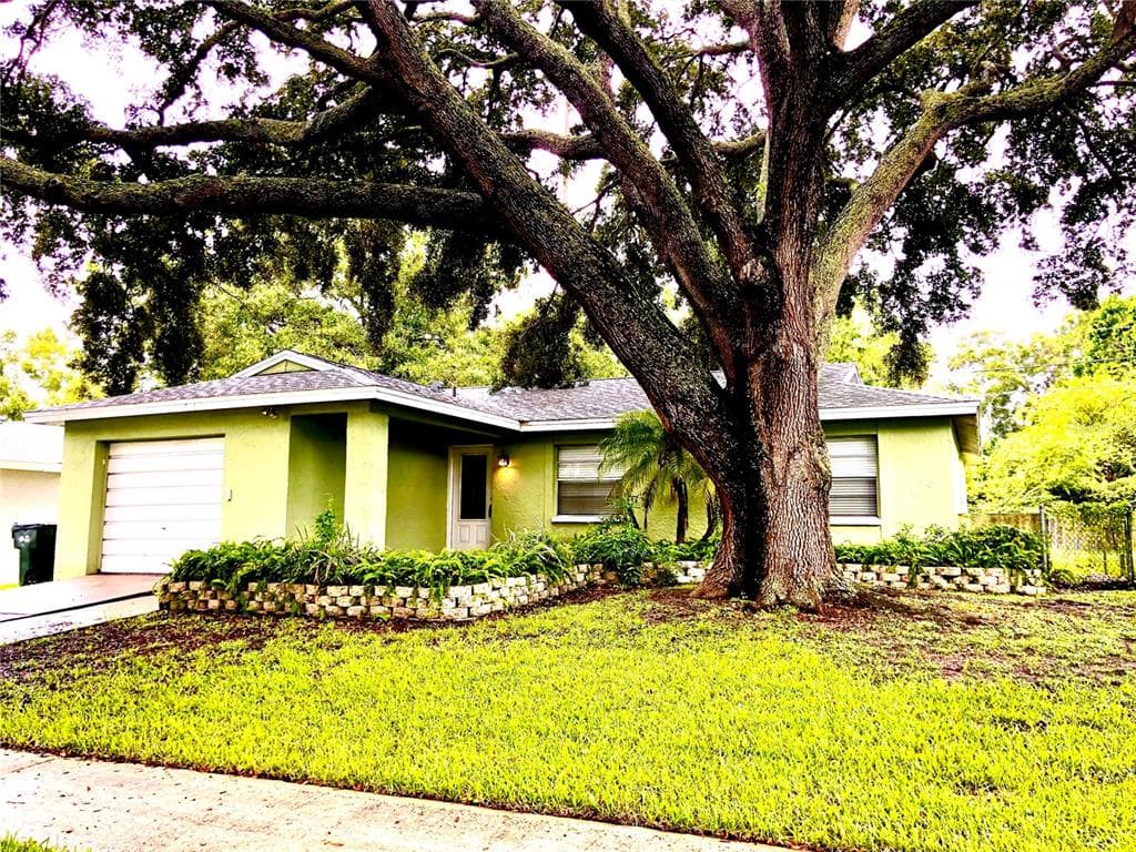 609 CENTURY DRIVE LARGO, FL 33771