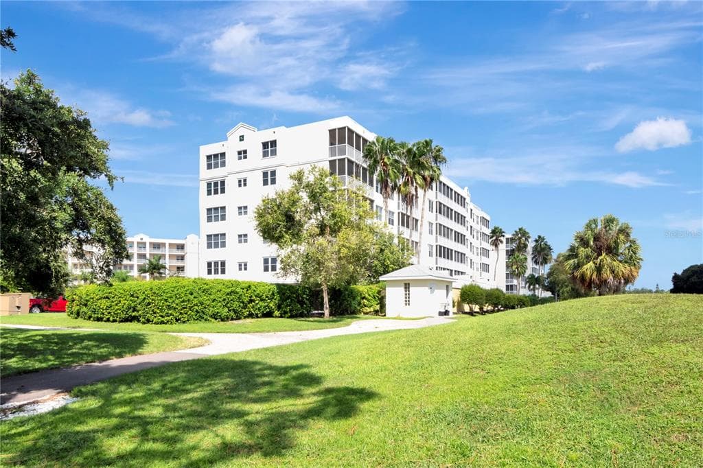 1200 COUNTRY CLUB DRIVE UNIT 3303 LARGO, FL 33771