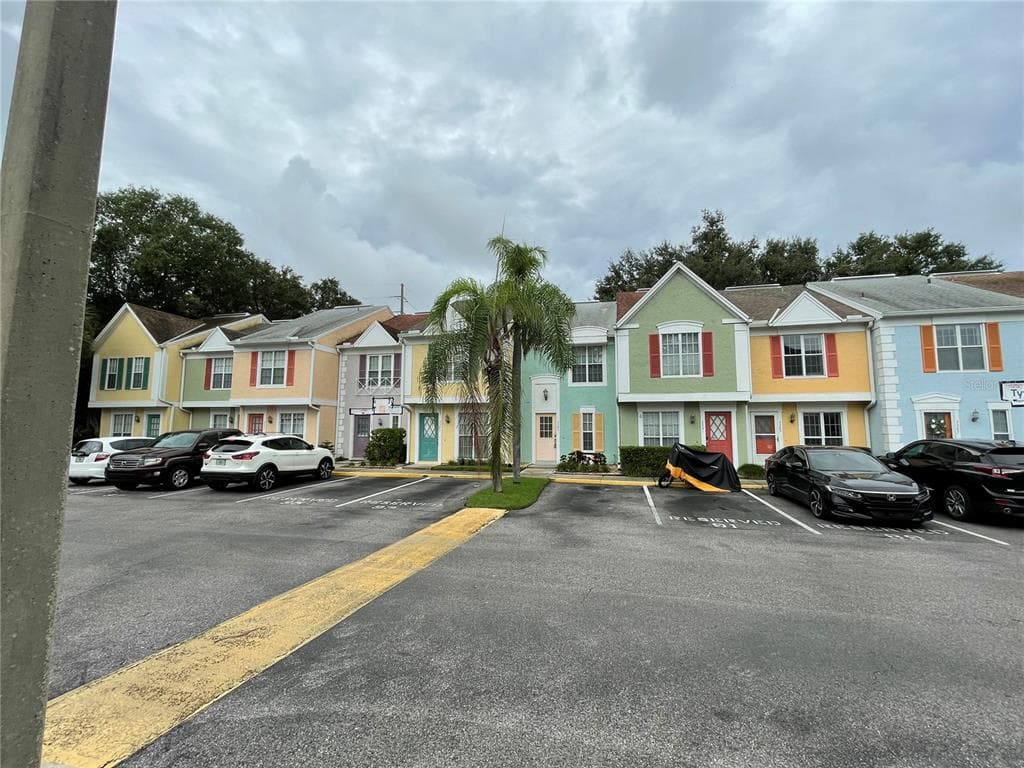 3397 W WYOMING CIRCLE TAMPA, FL 33611
