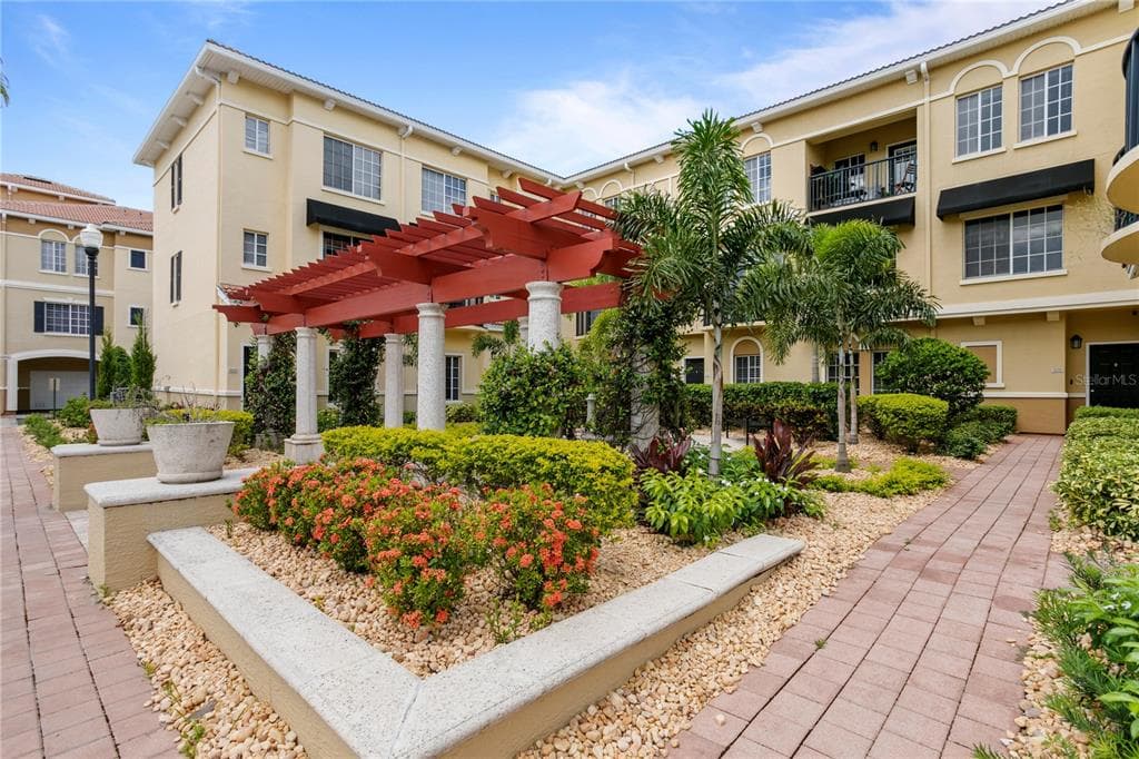 5215 BEACH BREEZE COURT TAMPA, FL 33609
