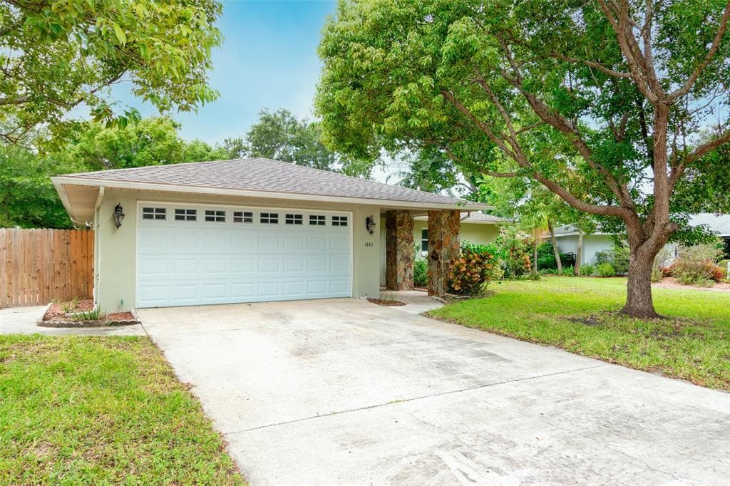 1440 LAWNWOOD COURT TARPON SPRINGS, FL 34689