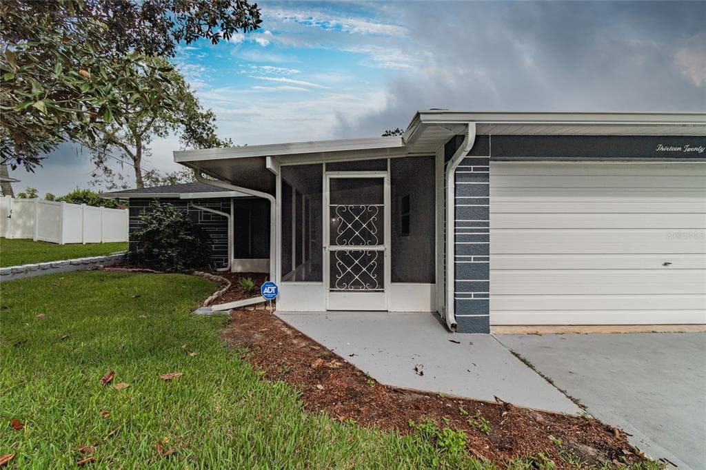 1321 KENLAKE AVENUE UNIT 12 SPRING HILL, FL 34606