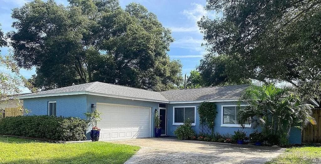 1605 CALAMONDIN LANE W CLEARWATER, FL 33759