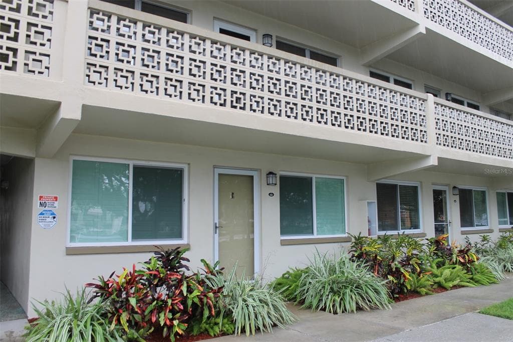 951 79TH AVENUE N UNIT 121 ST PETERSBURG, FL 33702