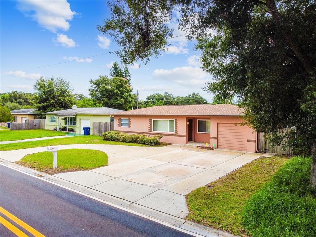 5876 46TH AVENUE N KENNETH CITY, FL 33709