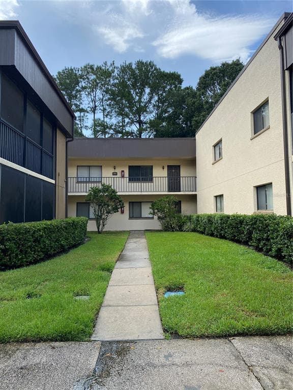 11814 RAINTREE LAKE LANE UNIT D TEMPLE TERRACE, FL 33617