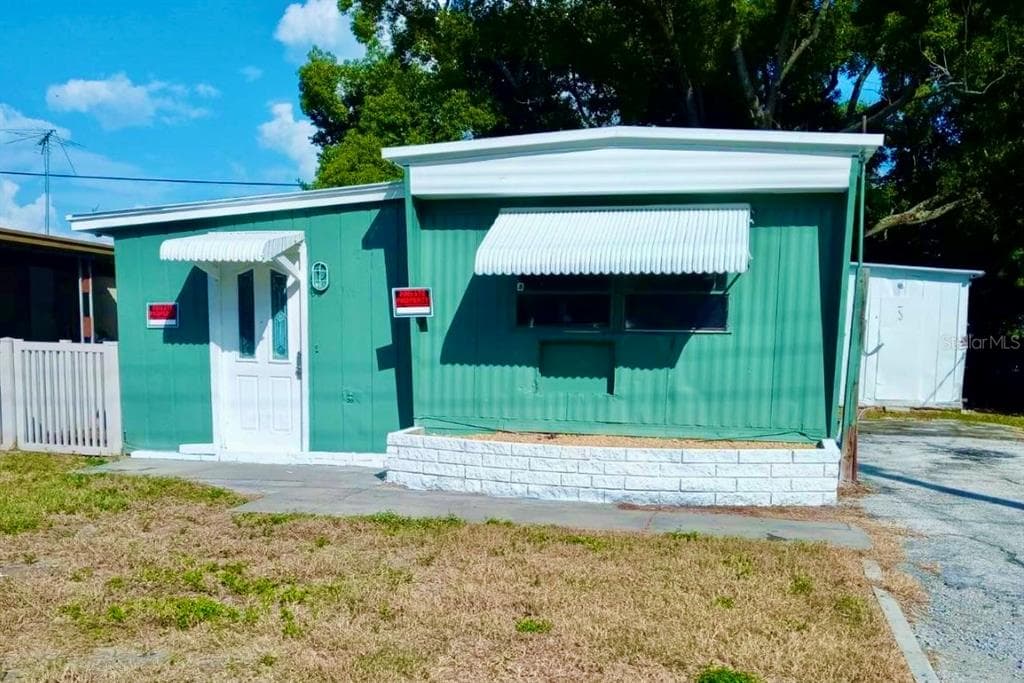 1820 HOLIDAY DRIVE HOLIDAY, FL 34691