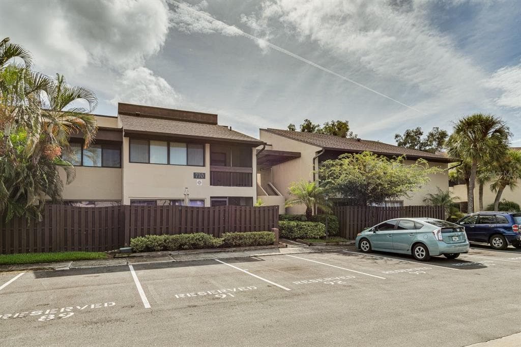 770 VILLAGE LAKE TERRACE N UNIT 206 ST PETERSBURG, FL 33716
