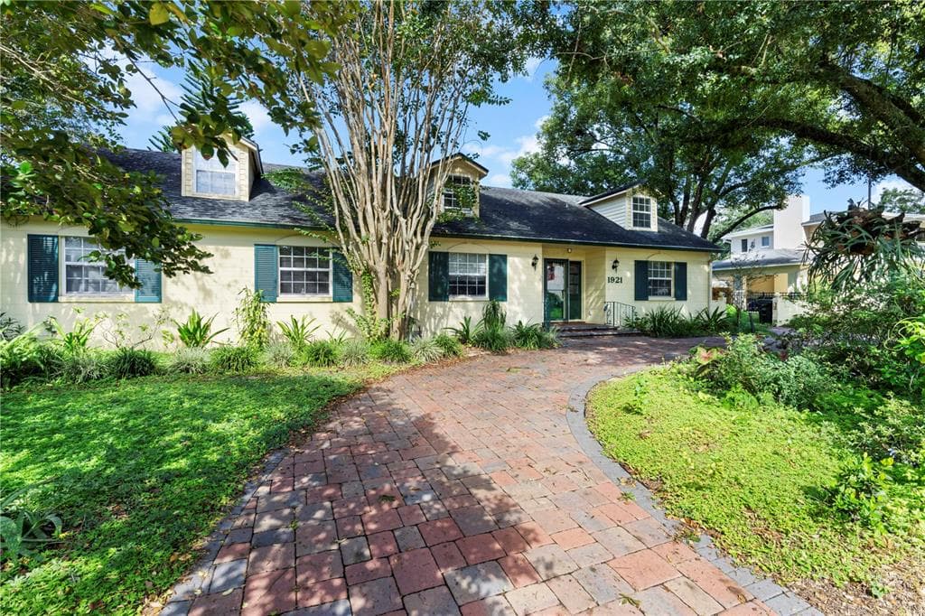 1921 SHAWNEE TRAIL LAKELAND, FL 33803
