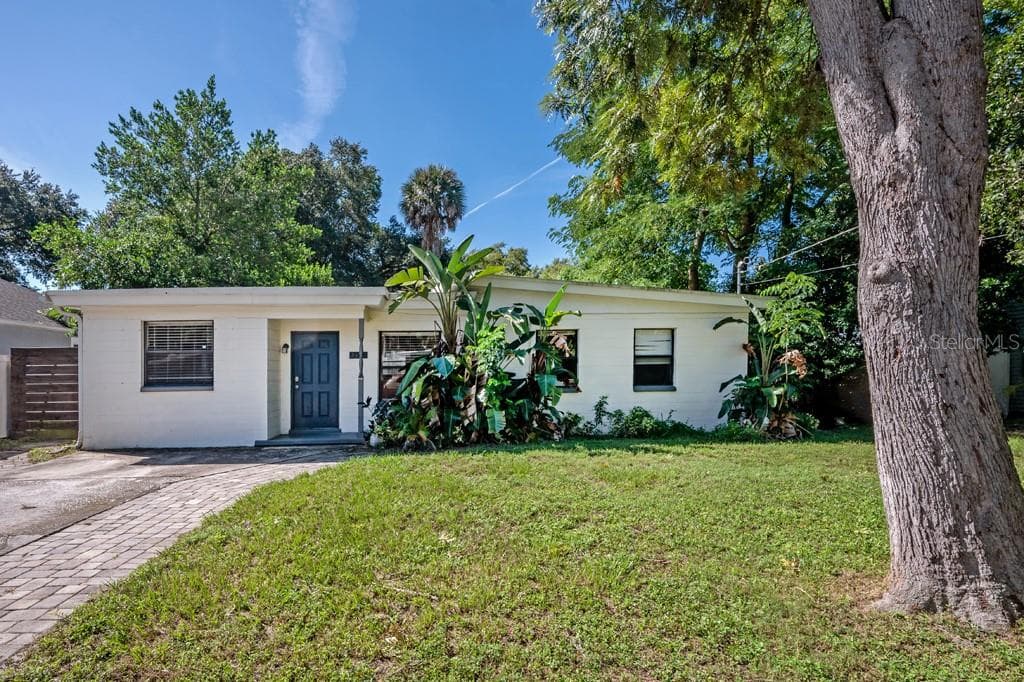 3520 W PRICE AVENUE TAMPA, FL 33611