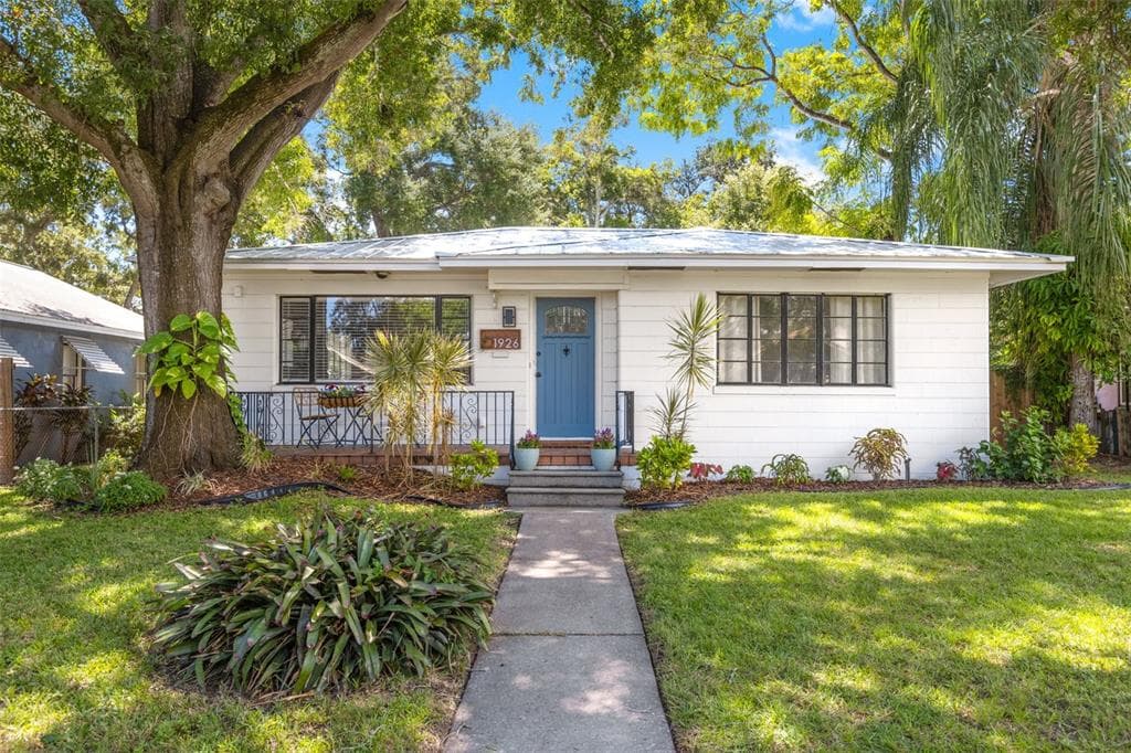 1926 BURLINGTON AVENUE N ST PETERSBURG, FL 33713