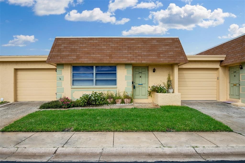 8460 CAROLYN N UNIT 12 PINELLAS PARK, FL 33781