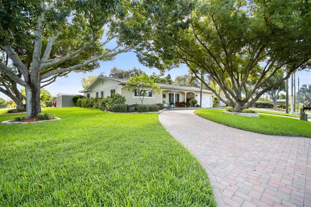 1533 HARBOR HILLS DRIVE LARGO, FL 33770