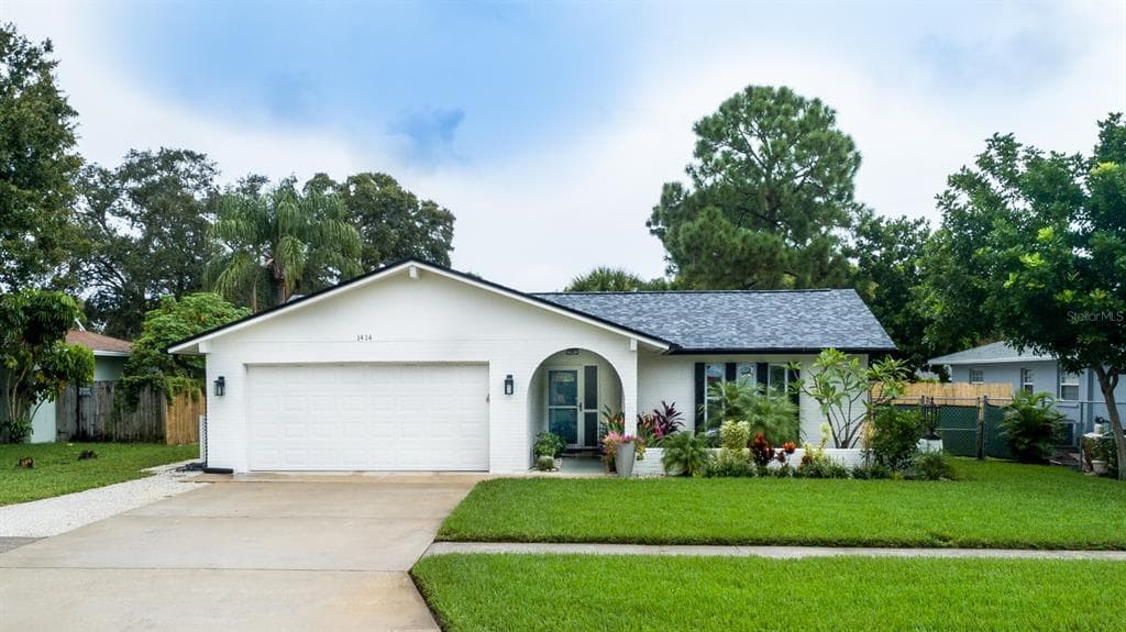 1414 TALLAHASSEE DRIVE TARPON SPRINGS, FL 34689