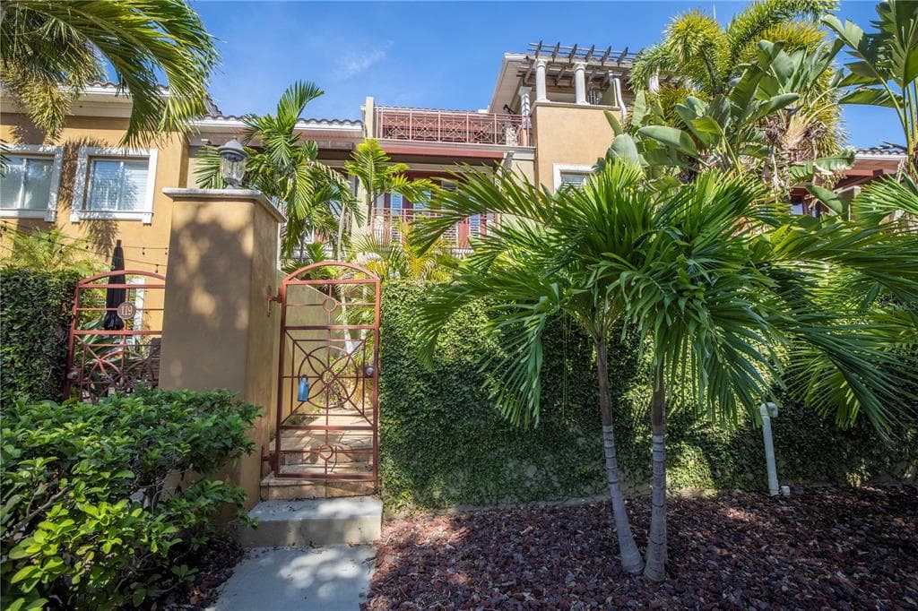 4907 BAYSHORE BOULEVARD UNIT 118 TAMPA, FL 33611