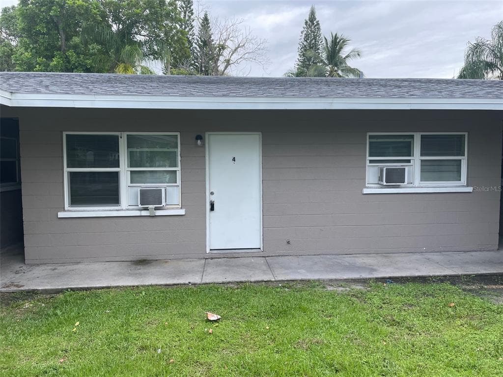2409 13TH STREET W UNIT 4 BRADENTON, FL 34205