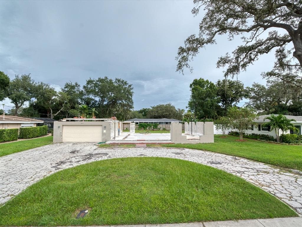 806 OSCEOLA ROAD BELLEAIR, FL 33756