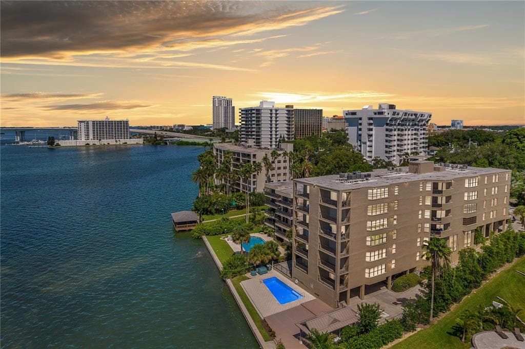 602 LIME AVENUE UNIT 404 CLEARWATER, FL 33756