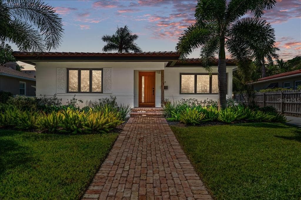 161 CATALAN BOULEVARD NE ST PETERSBURG, FL 33704