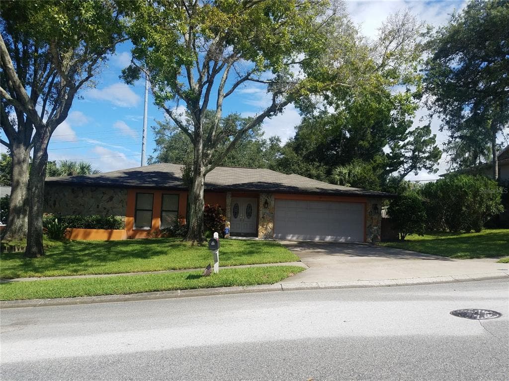 15 PINEWOOD TERRACE E PALM HARBOR, FL 34683