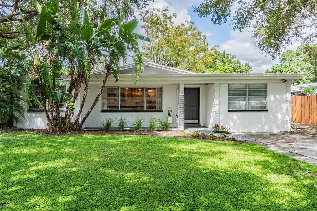 2909 W ROGERS AVENUE TAMPA, FL 33611