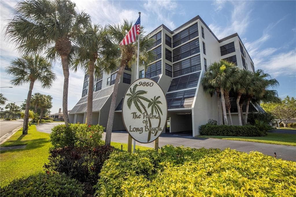 9860 62ND TERRACE N UNIT 1020 ST PETERSBURG, FL 33708