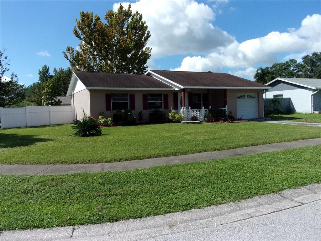7992 SMOKETREE COURT LARGO, FL 33773
